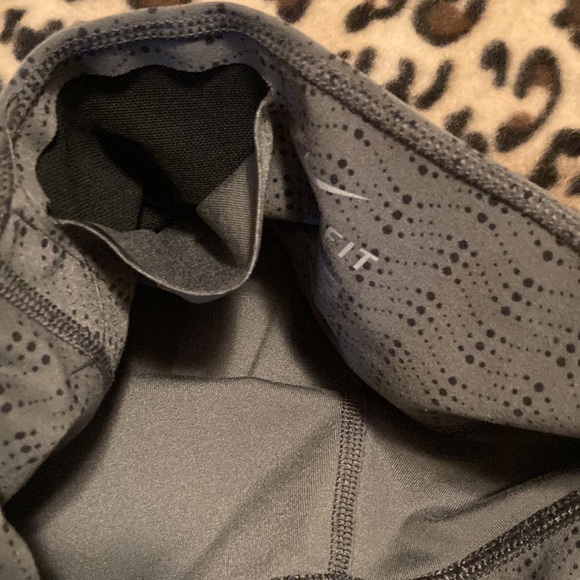 NIKE Pants Nike DRI FIT ATHLETIC Pants NIKE YOGA CAPRIS Women’s Size Medium - Picture 5 of 12